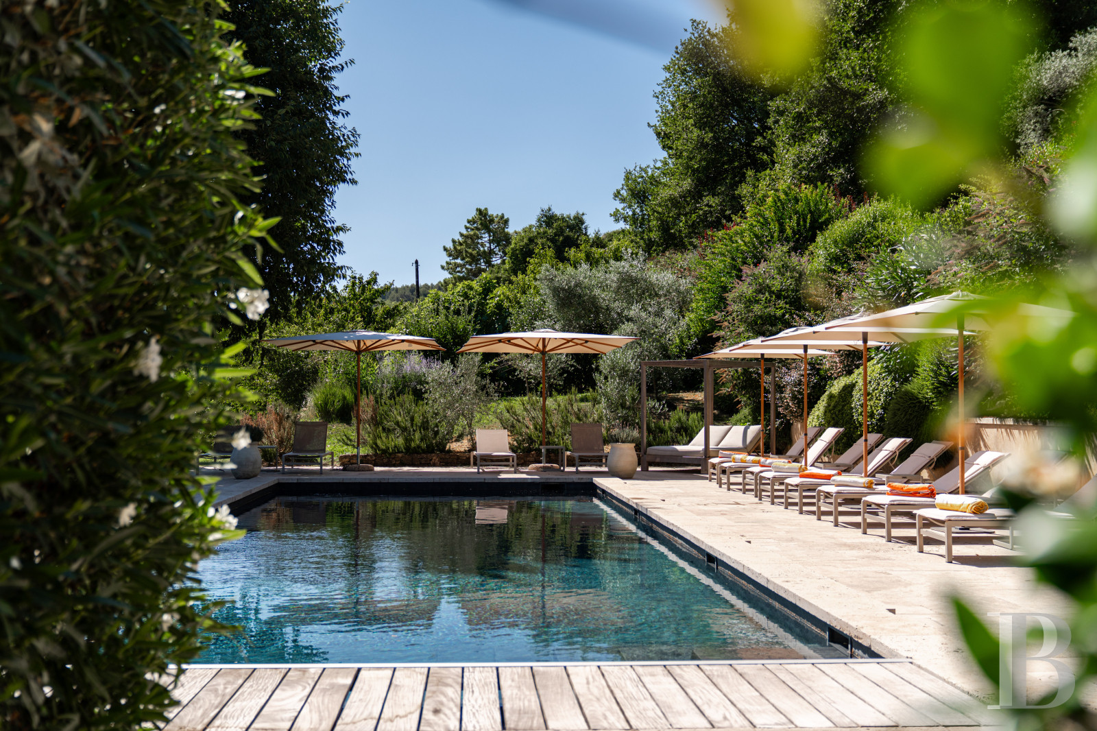 A former 18th-century silkworm farm overlooking the Luberon as far as Mount Ventoux, in Ménerbes, in the Vaucluse department - photo  n°2