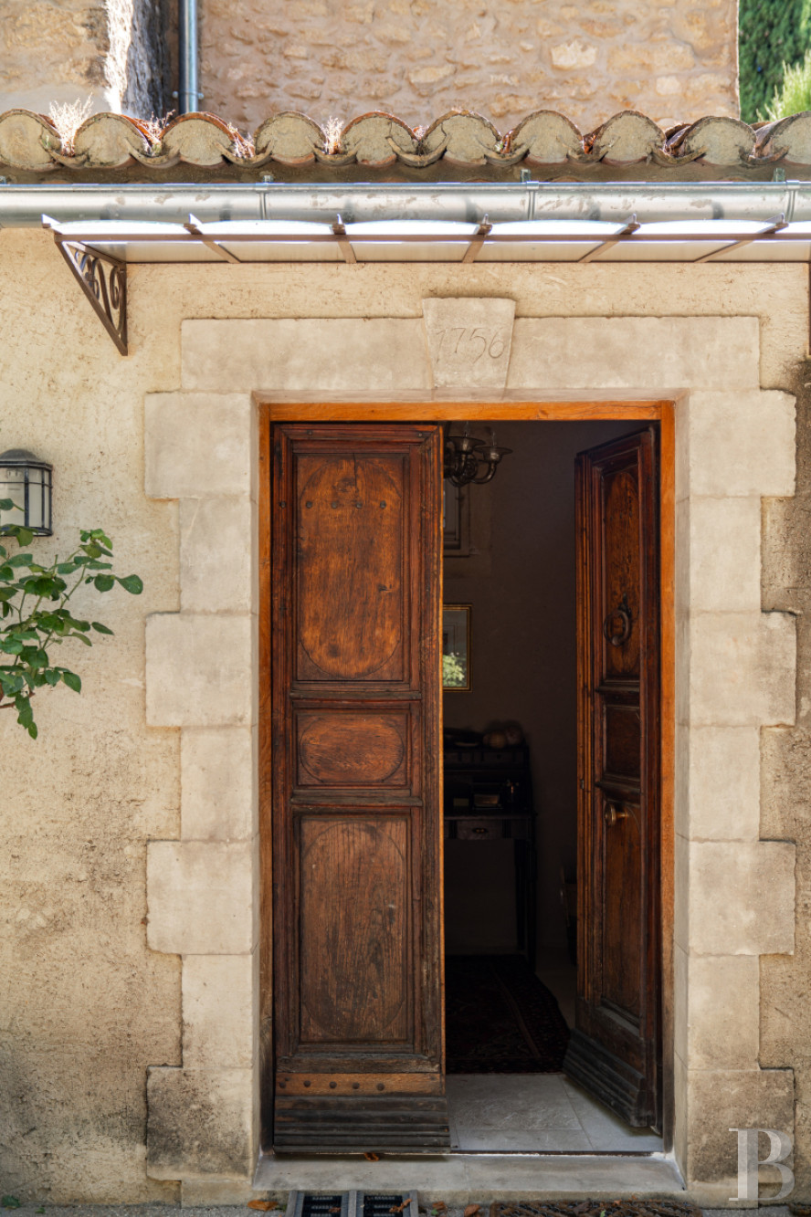 A former 18th-century silkworm farm overlooking the Luberon as far as Mount Ventoux, in Ménerbes, in the Vaucluse department - photo  n°8