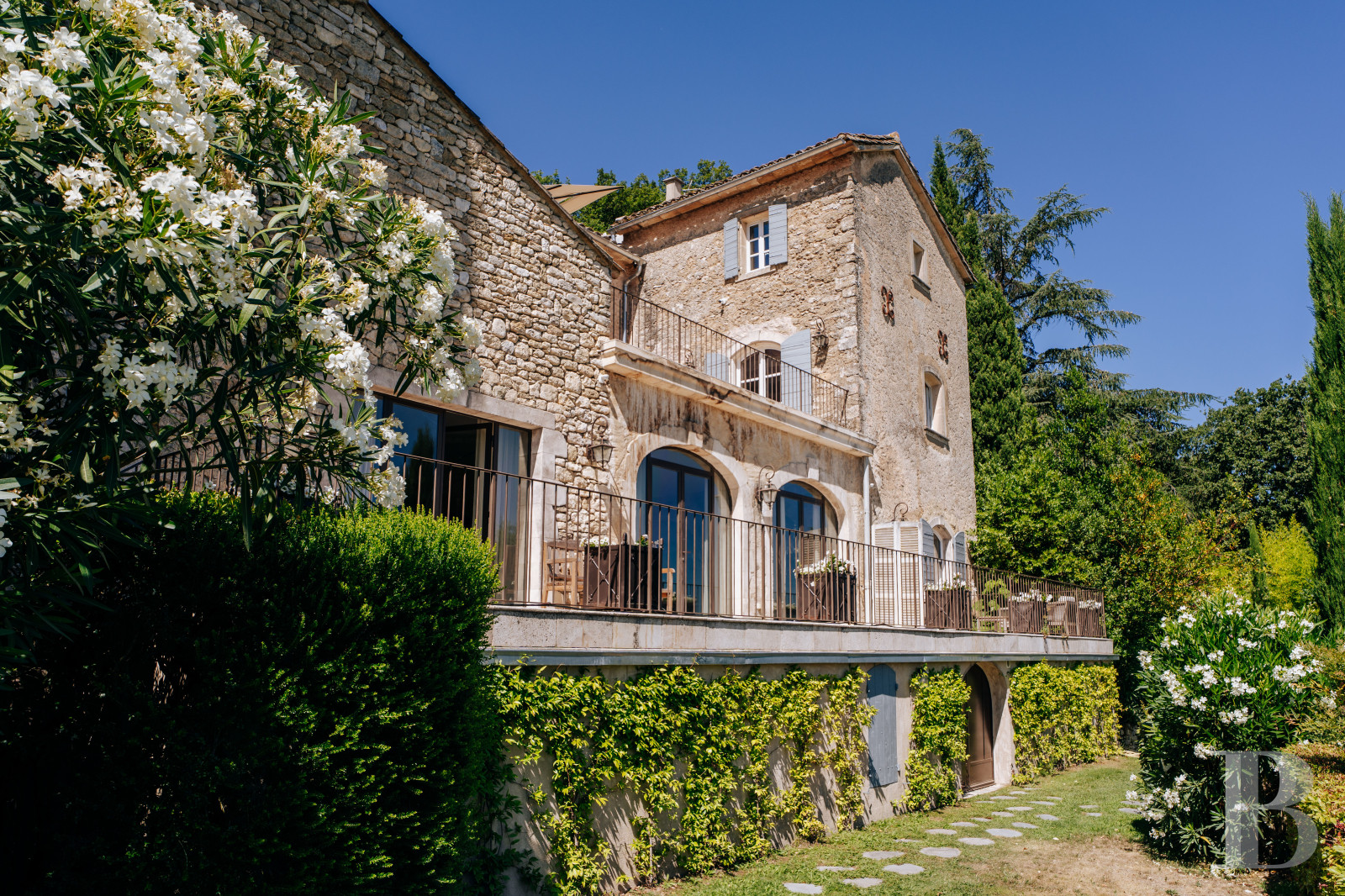 A former 18th-century silkworm farm overlooking the Luberon as far as Mount Ventoux, in Ménerbes, in the Vaucluse department - photo  n°43