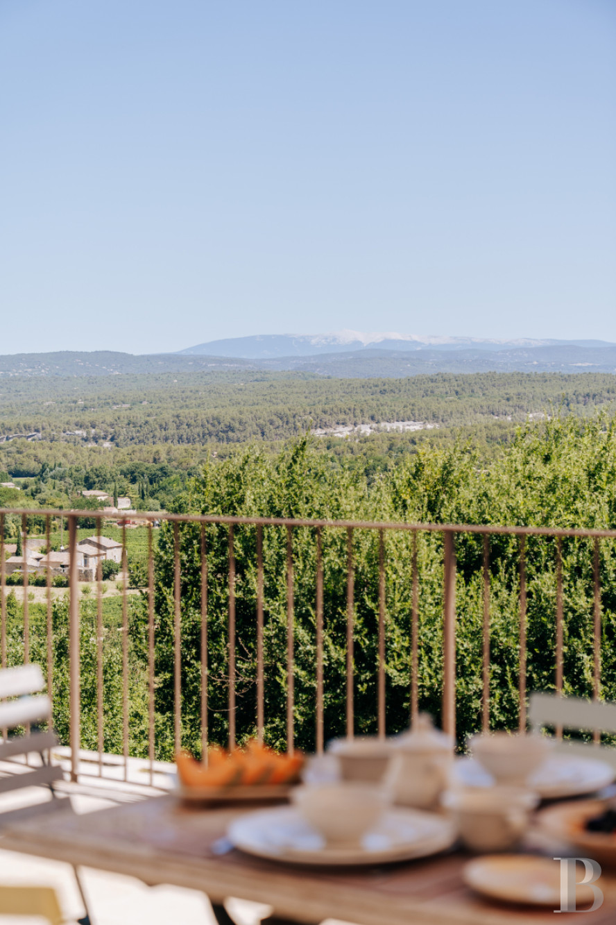 A former 18th-century silkworm farm overlooking the Luberon as far as Mount Ventoux, in Ménerbes, in the Vaucluse department - photo  n°41