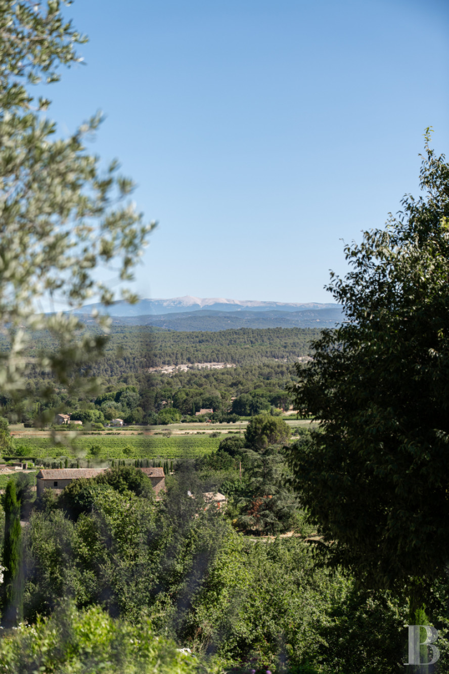 A former 18th-century silkworm farm overlooking the Luberon as far as Mount Ventoux, in Ménerbes, in the Vaucluse department - photo  n°24
