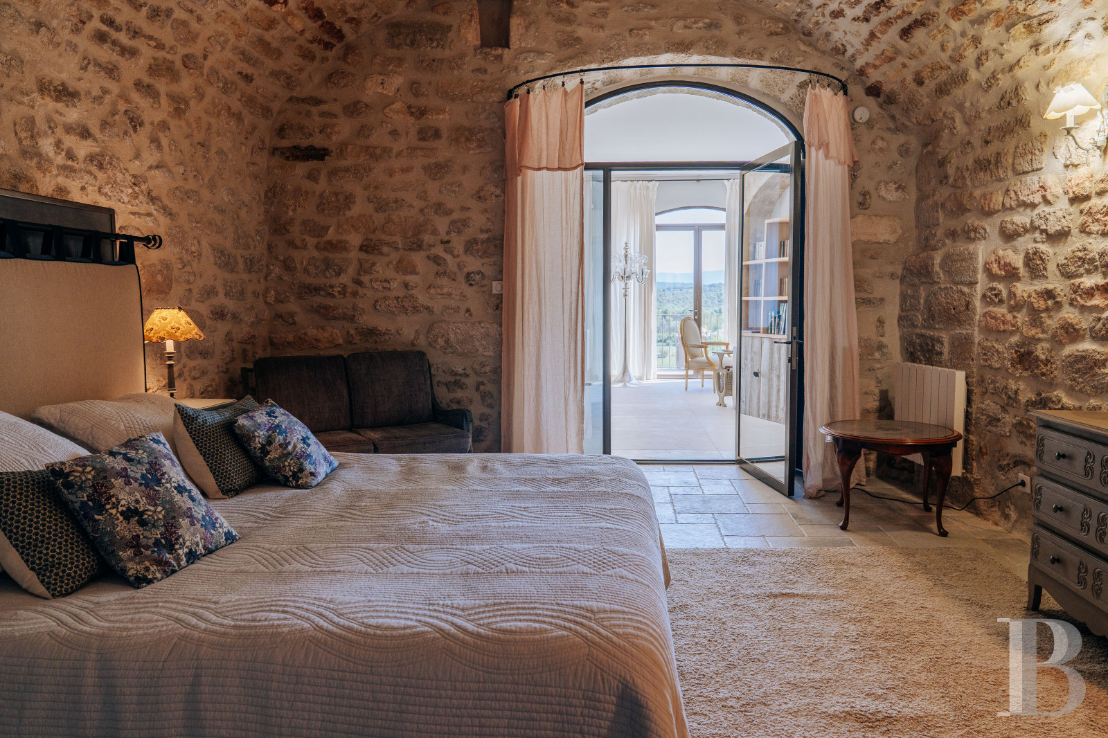 A former 18th-century silkworm farm overlooking the Luberon as far as Mount Ventoux, in Ménerbes, in the Vaucluse department - photo  n°34