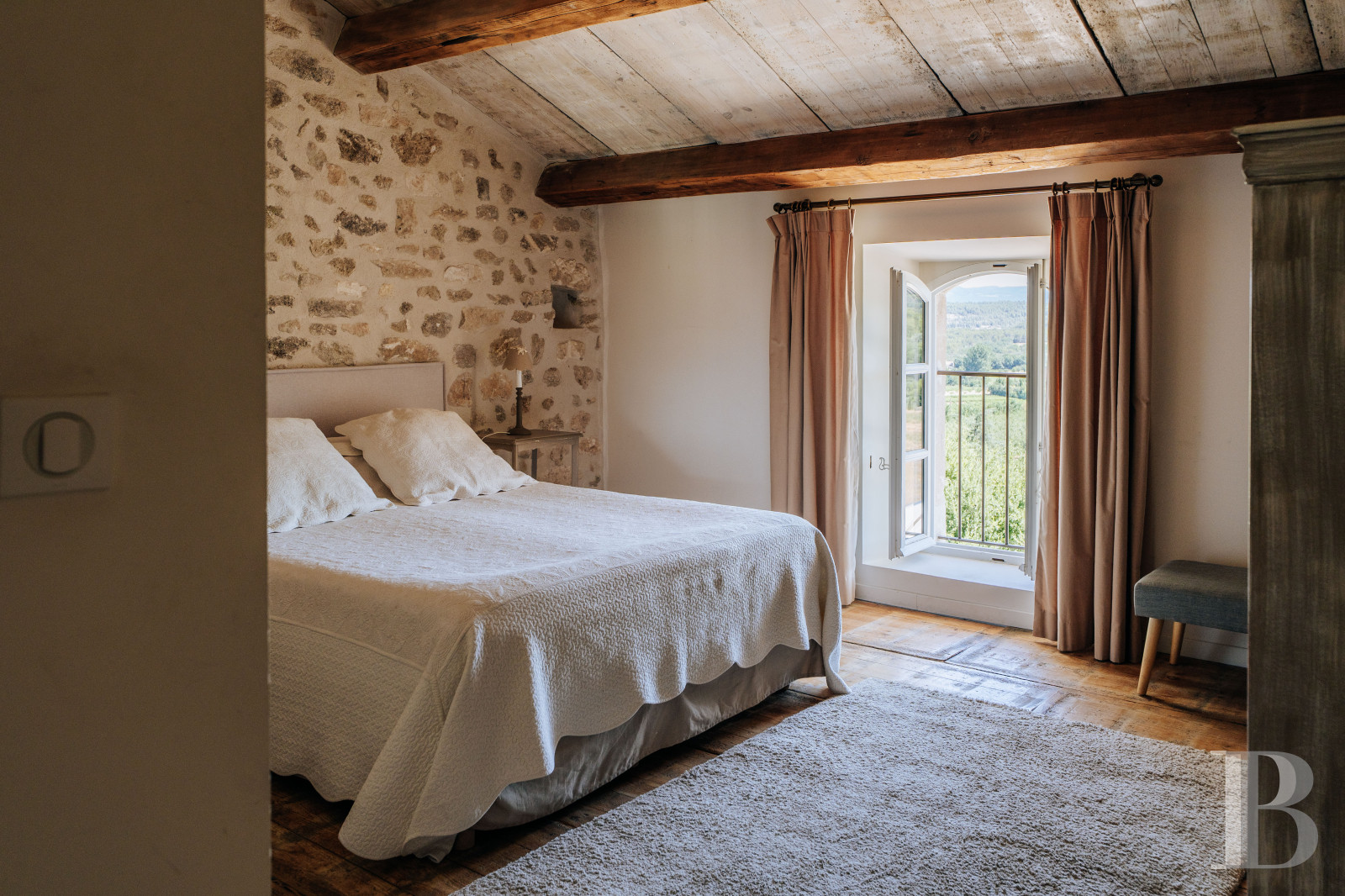 A former 18th-century silkworm farm overlooking the Luberon as far as Mount Ventoux, in Ménerbes, in the Vaucluse department - photo  n°22