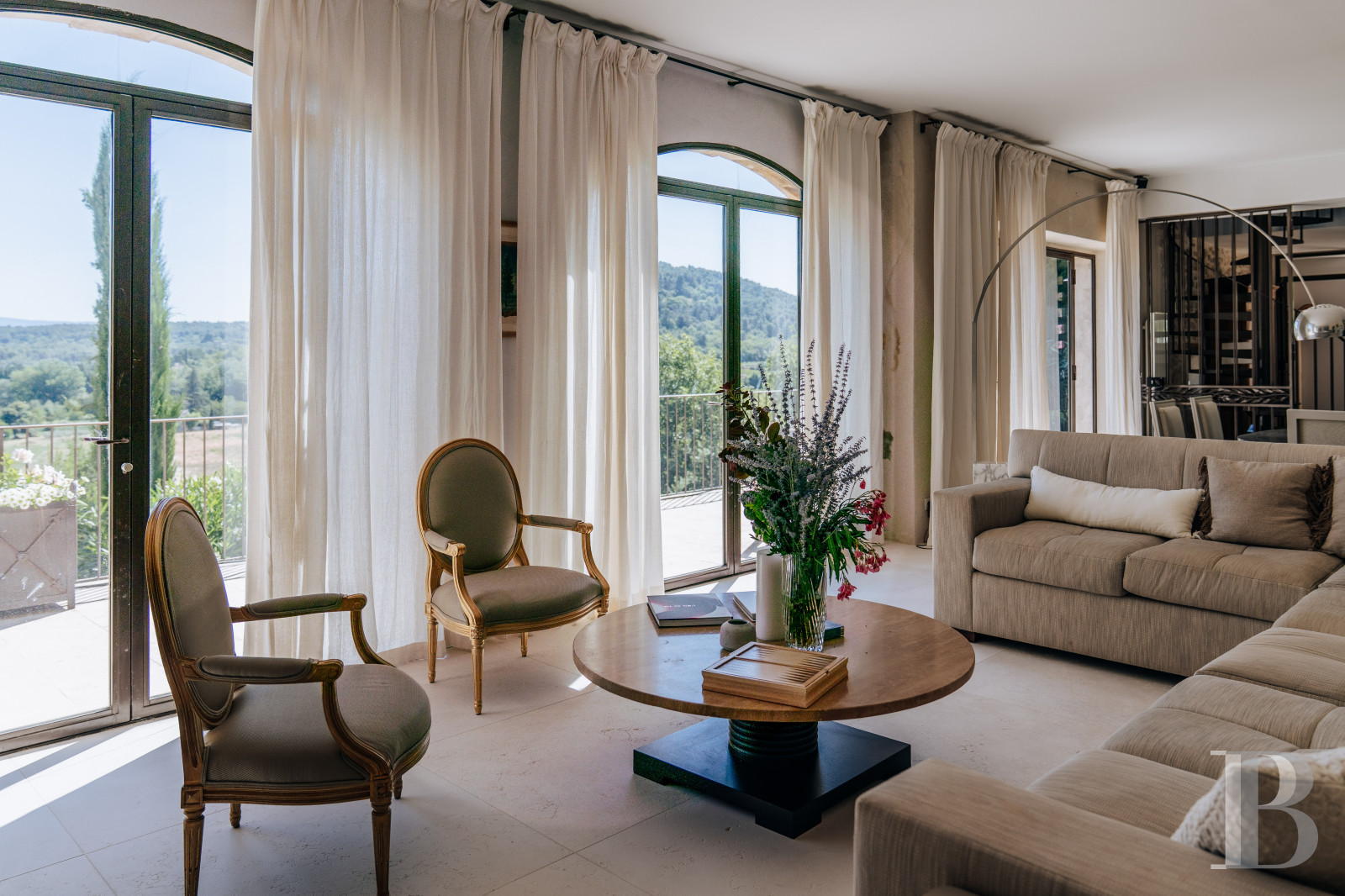 A former 18th-century silkworm farm overlooking the Luberon as far as Mount Ventoux, in Ménerbes, in the Vaucluse department - photo  n°9
