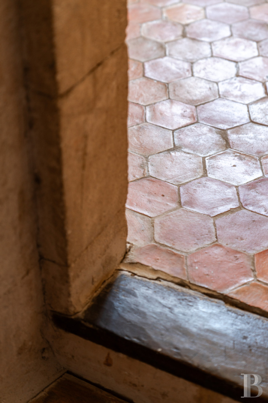A former 18th-century silkworm farm overlooking the Luberon as far as Mount Ventoux, in Ménerbes, in the Vaucluse department - photo  n°12