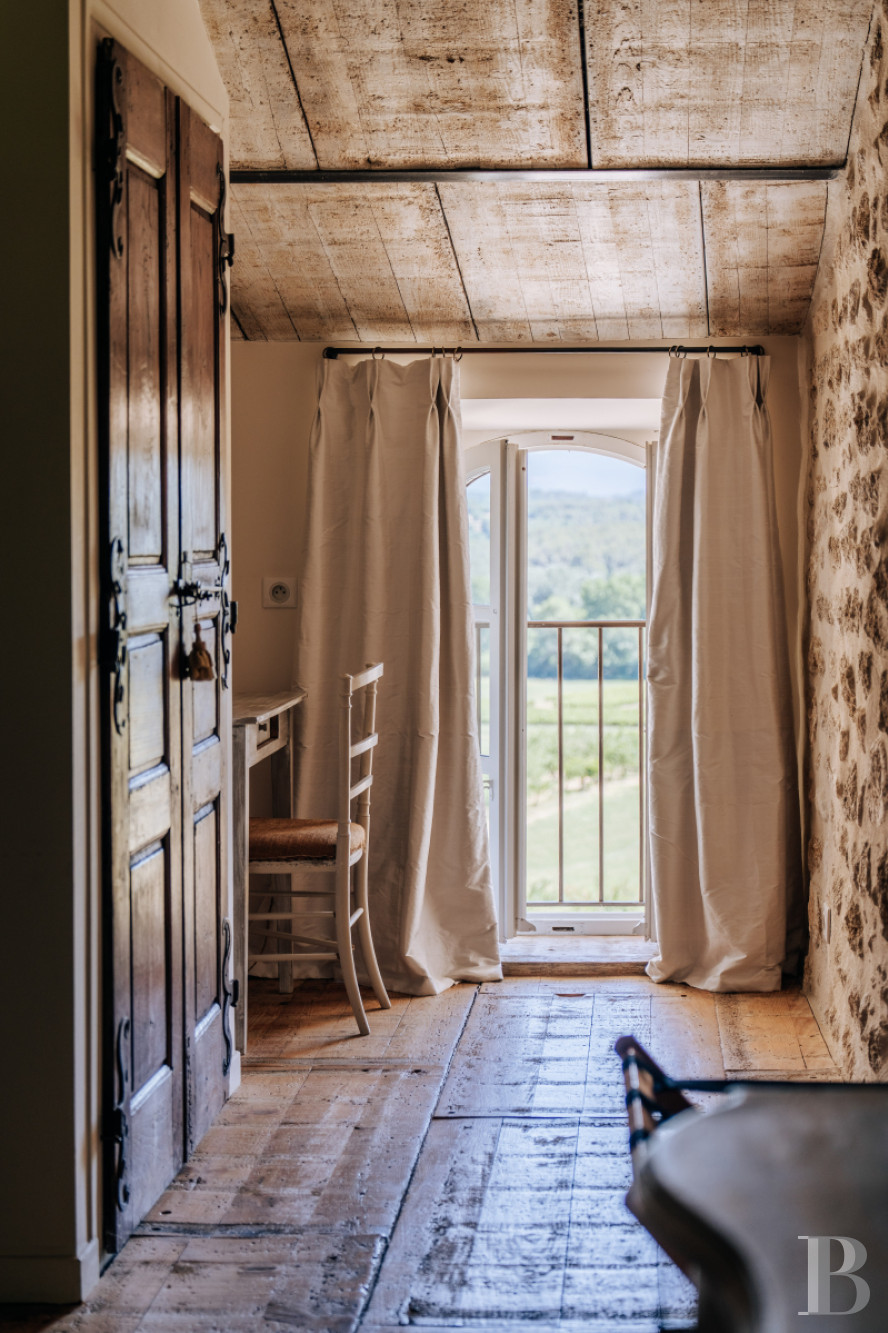 A former 18th-century silkworm farm overlooking the Luberon as far as Mount Ventoux, in Ménerbes, in the Vaucluse department - photo  n°28