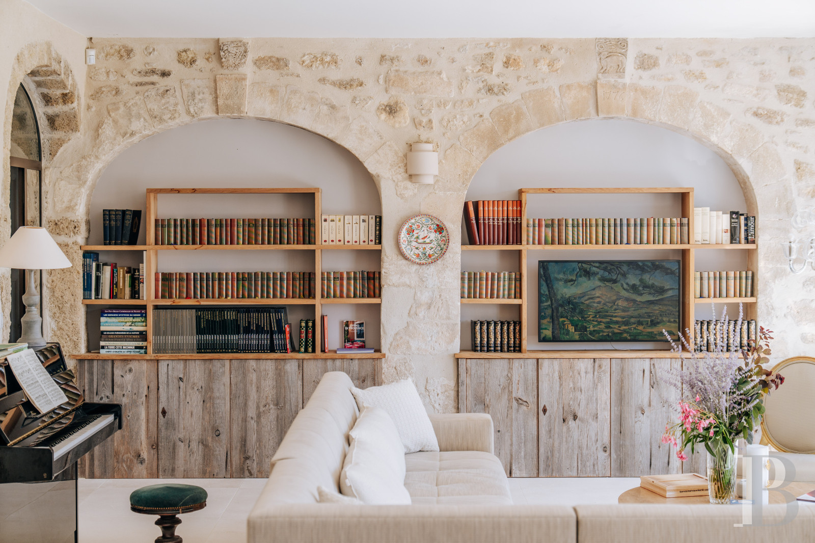 A former 18th-century silkworm farm overlooking the Luberon as far as Mount Ventoux, in Ménerbes, in the Vaucluse department - photo  n°10