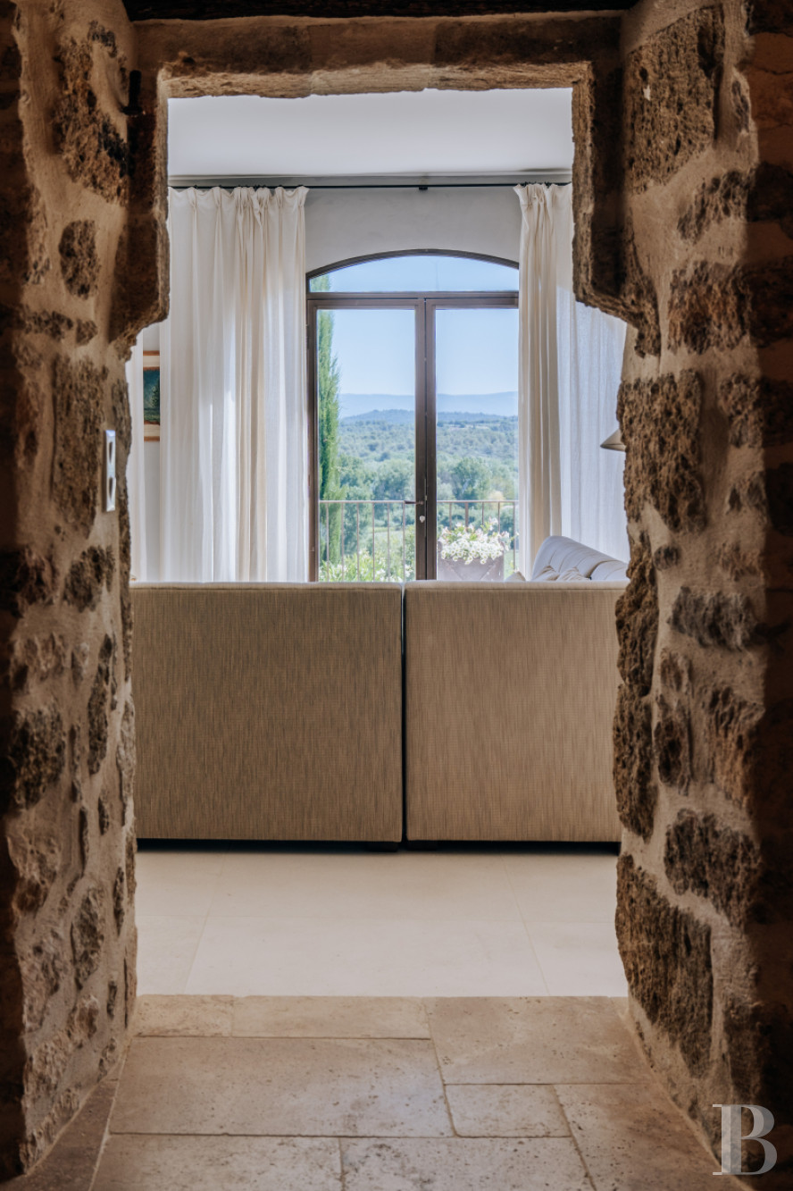 A former 18th-century silkworm farm overlooking the Luberon as far as Mount Ventoux, in Ménerbes, in the Vaucluse department - photo  n°11