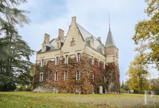 bourgogne - A 2 h 30 de Paris, dans la campagne nivernaise, un authentique manoir entouré d'un parc de quelque 3 ha
