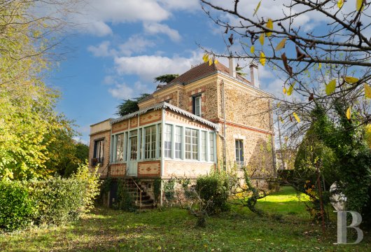 ile-de-france - A family house with authentic charm, a bucolic garden and  a remarkable conservatory, nestled 30 minutes south-east of Paris