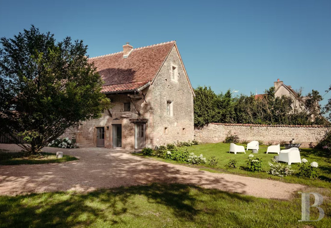En Saône-et-Loire, dans le village de Lancharre, deux maisons du 17e siècle dans un domaine dédié à la villégiature - photo  n°5