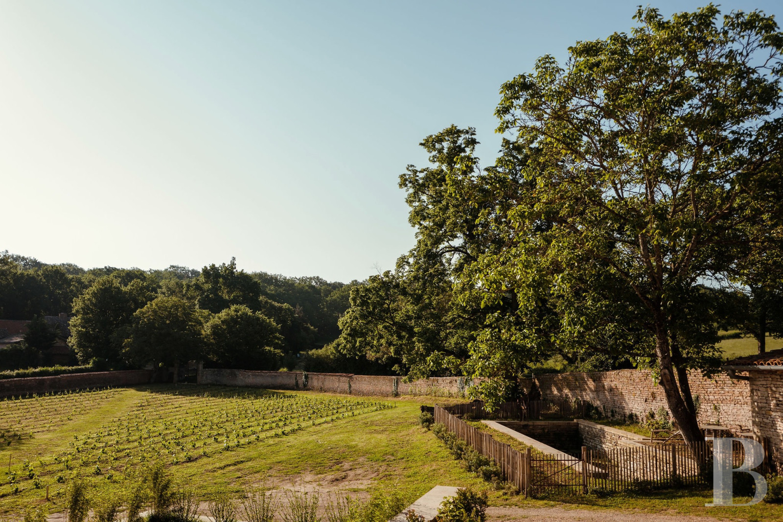 En Saône-et-Loire, dans le village de Lancharre, deux maisons du 17e siècle dans un domaine dédié à la villégiature - photo  n°27