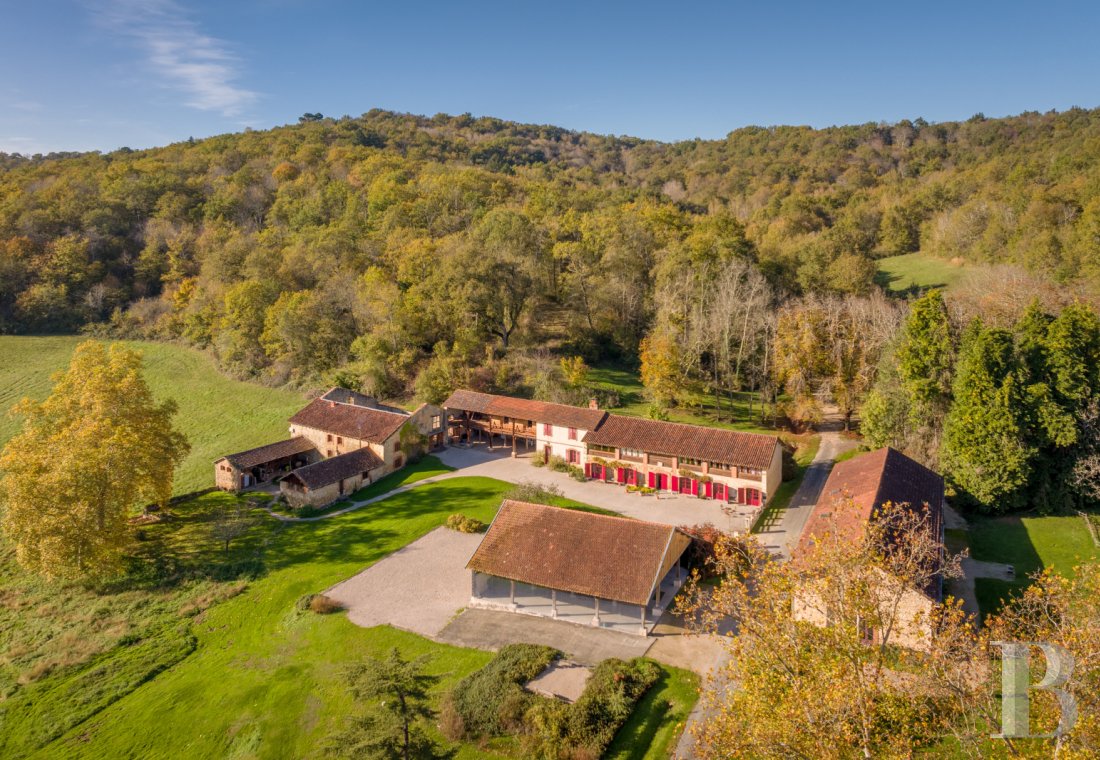 Character houses for sale - midi-pyrenees - A property devoted to event planning, with three buildings on 47 hectares of land,  one hour from Toulouse, nestled within the Comminges region in the Haute-Garonne department