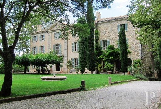 paca - En Provence verte, un domaine de 1500 m² habitables aux prestations hors du commun, avec son parc de 8 ha bordé par une rivière