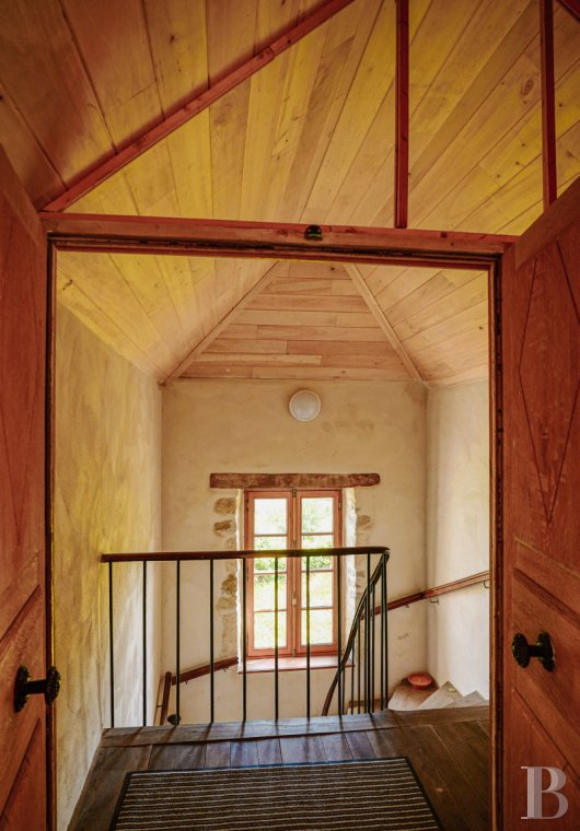 character properties France burgundy   - 13