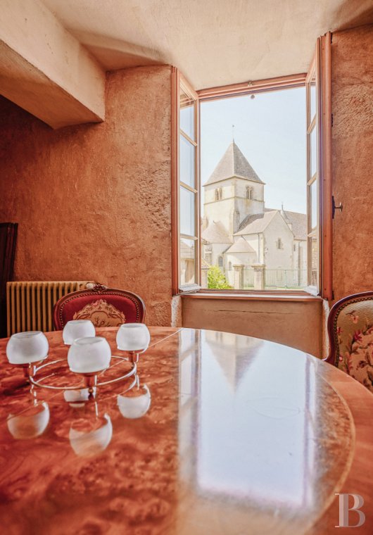 character properties France burgundy   - 6