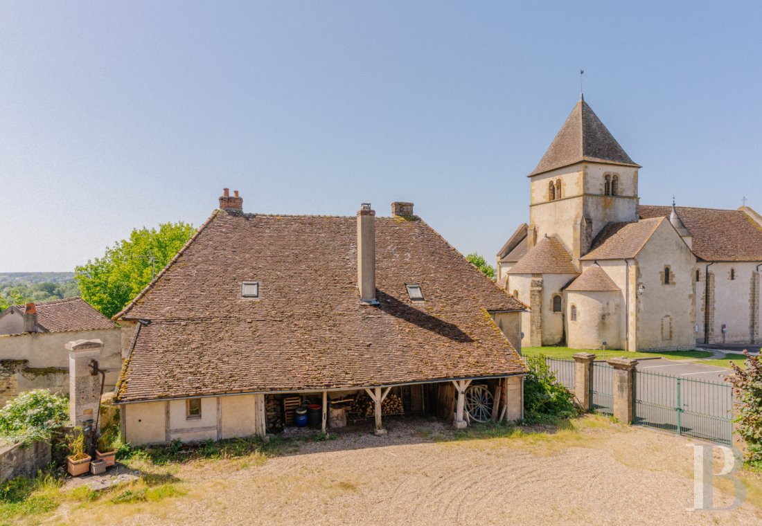 character properties France burgundy   - 17