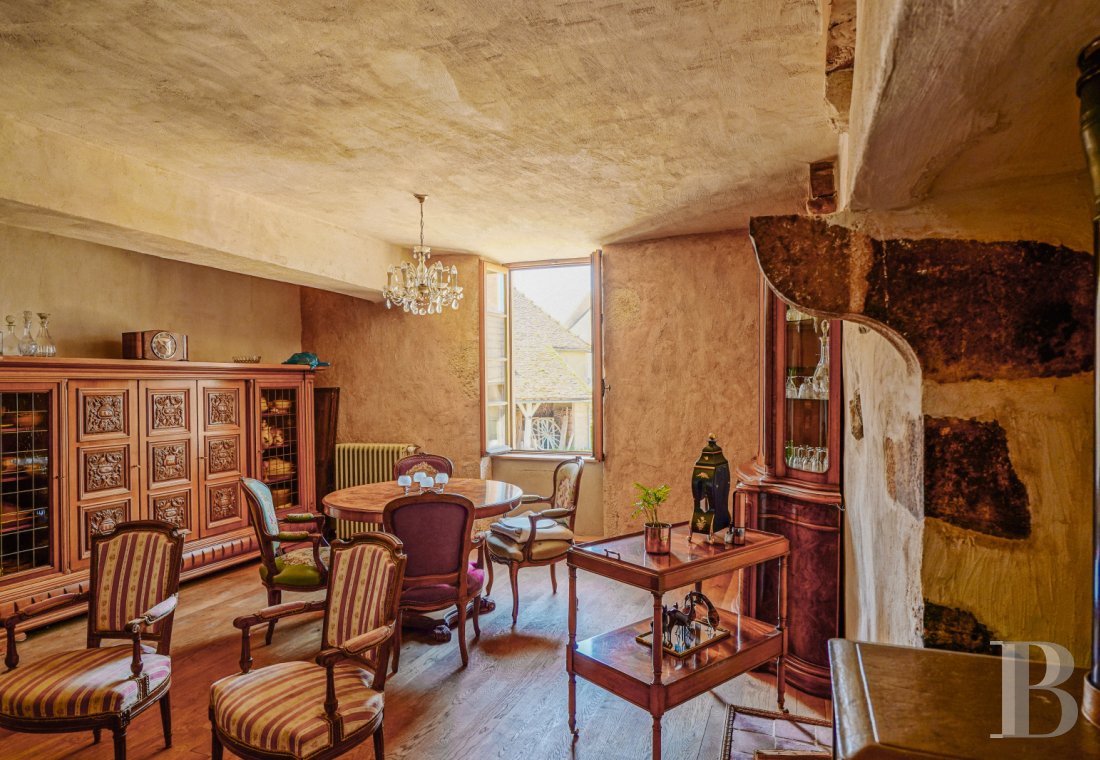 character properties France burgundy   - 5