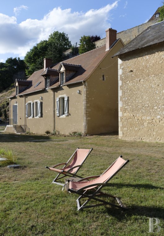 An old mill and miller's house beside a river near Argenton-sur-Creuse in the Indre department  - photo  n°31