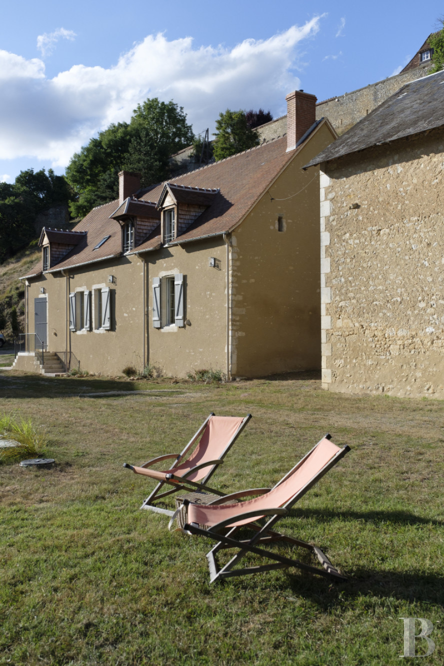An old mill and miller's house beside a river near Argenton-sur-Creuse in the Indre department  - photo  n°31