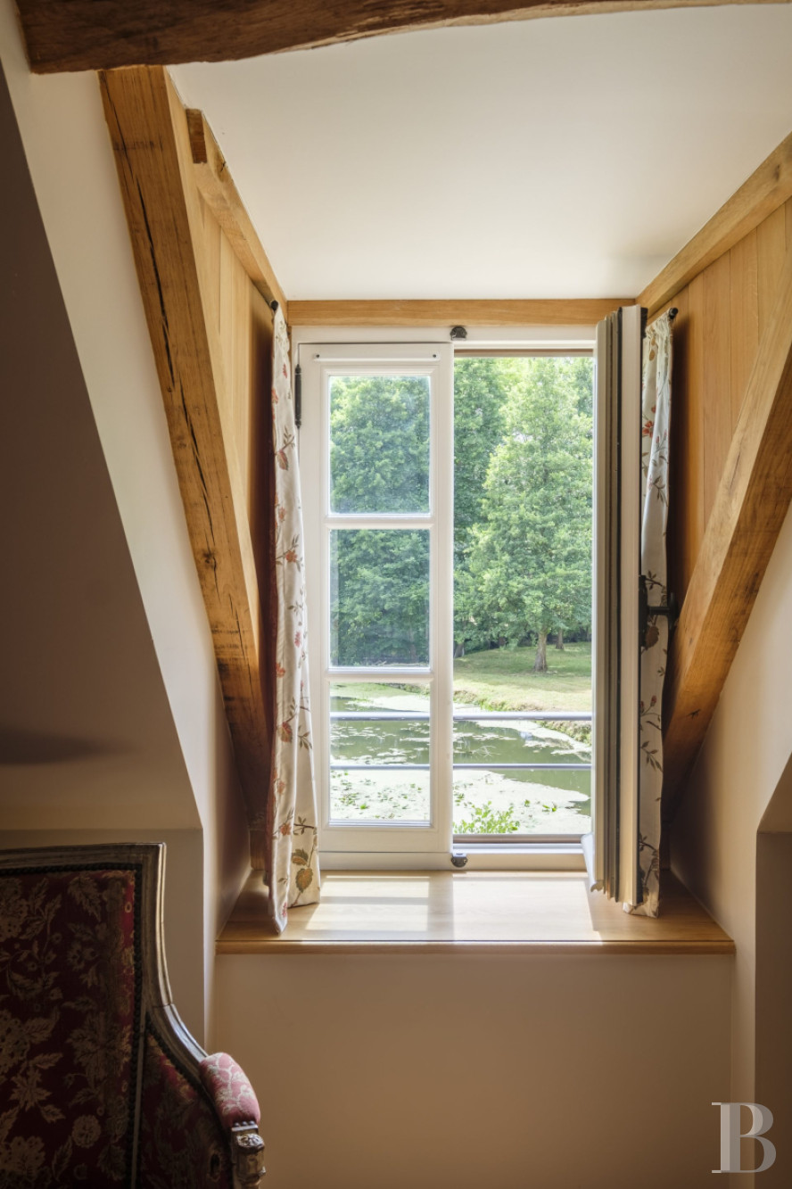 An old mill and miller's house beside a river near Argenton-sur-Creuse in the Indre department  - photo  n°12