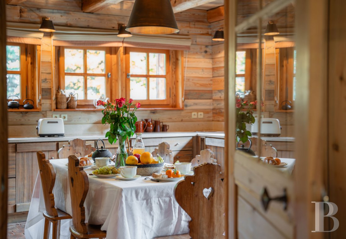 A vast chalet built to the highest standards by the «compagnons du devoir» near Monêtier-les-Bains in the Hautes-Alpes department - photo  n°9
