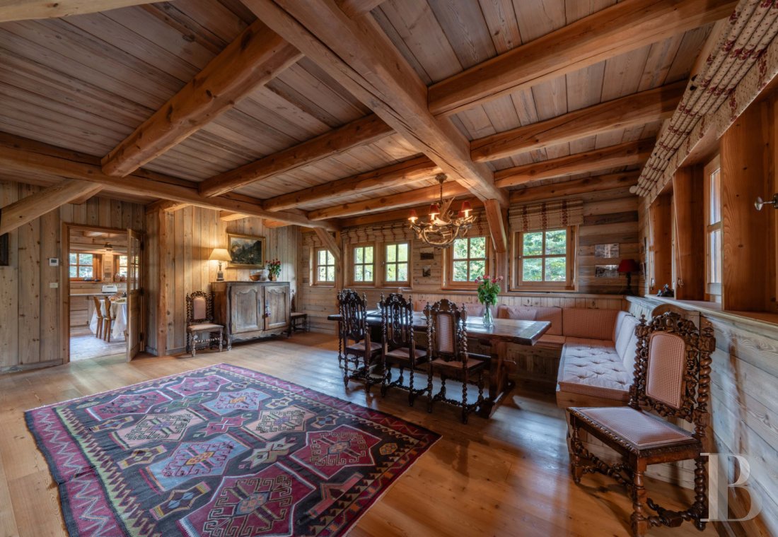 A vast chalet built to the highest standards by the «compagnons du devoir» near Monêtier-les-Bains in the Hautes-Alpes department - photo  n°7