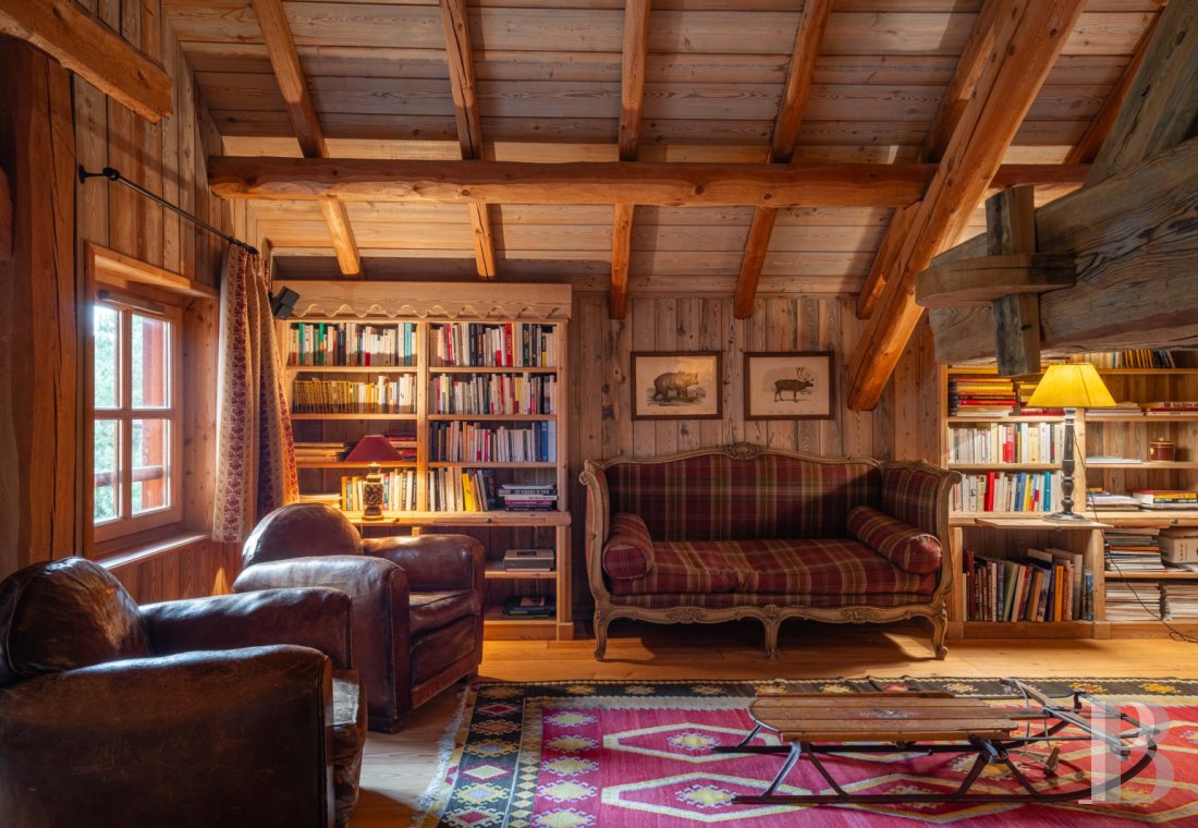 A vast chalet built to the highest standards by the «compagnons du devoir» near Monêtier-les-Bains in the Hautes-Alpes department - photo  n°4