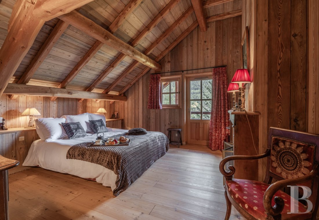 A vast chalet built to the highest standards by the «compagnons du devoir» near Monêtier-les-Bains in the Hautes-Alpes department - photo  n°13