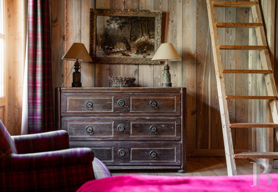 A vast chalet built to the highest standards by the «compagnons du devoir» near Monêtier-les-Bains in the Hautes-Alpes department - photo  n°18