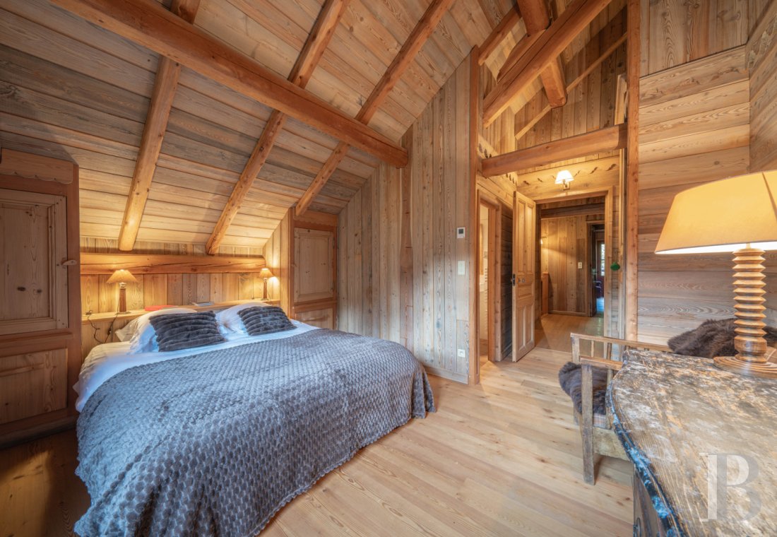 A vast chalet built to the highest standards by the «compagnons du devoir» near Monêtier-les-Bains in the Hautes-Alpes department - photo  n°22