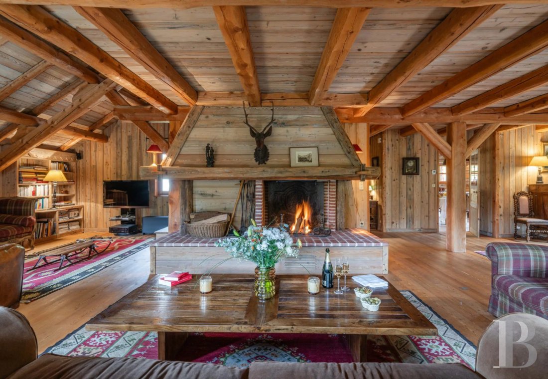 A vast chalet built to the highest standards by the «compagnons du devoir» near Monêtier-les-Bains in the Hautes-Alpes department - photo  n°5