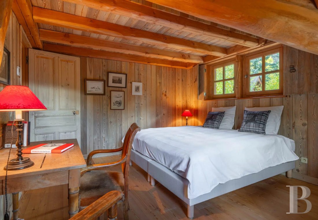 A vast chalet built to the highest standards by the «compagnons du devoir» near Monêtier-les-Bains in the Hautes-Alpes department - photo  n°19