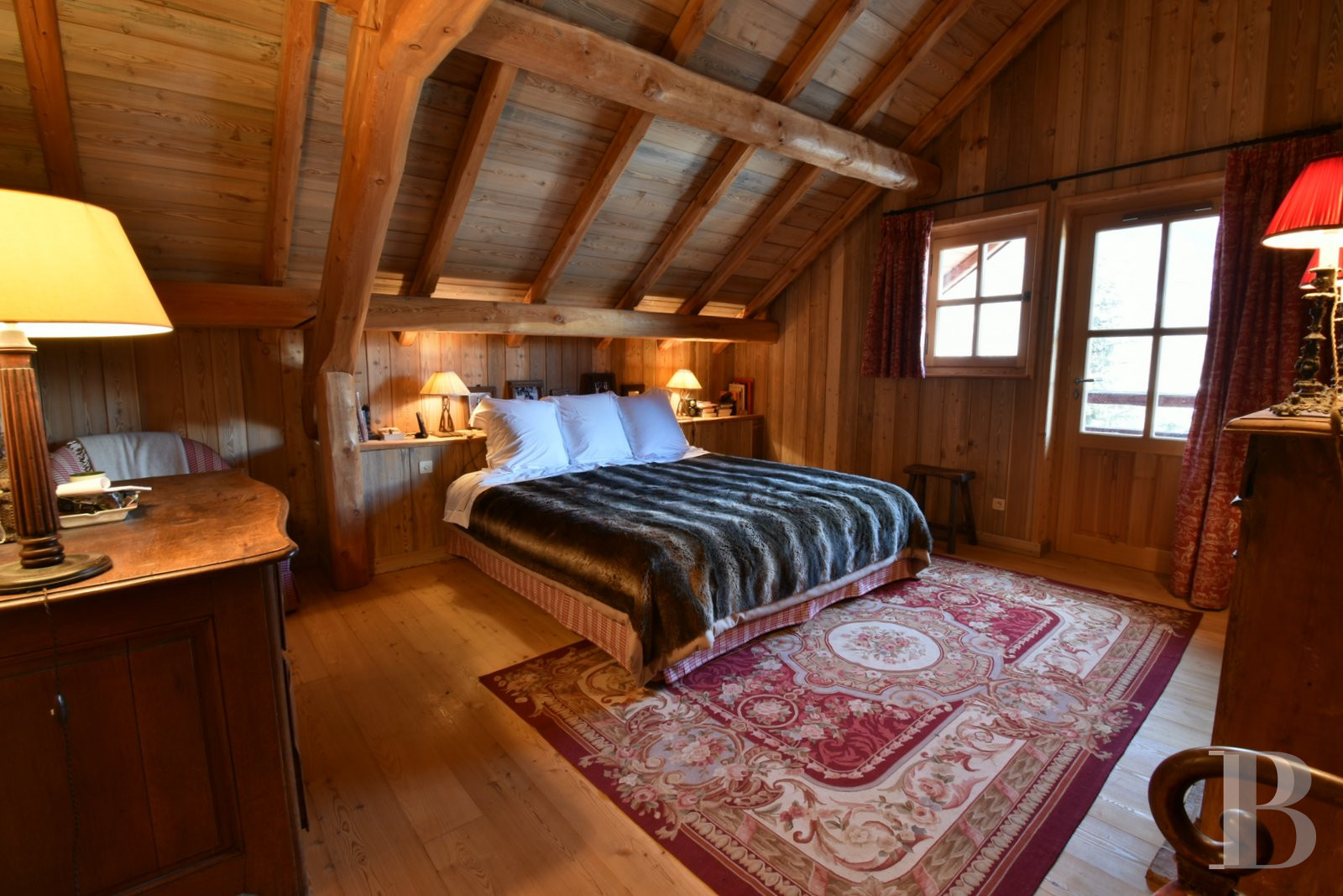 A vast chalet built to the highest standards by the «compagnons du devoir» near Monêtier-les-Bains in the Hautes-Alpes department - photo  n°17