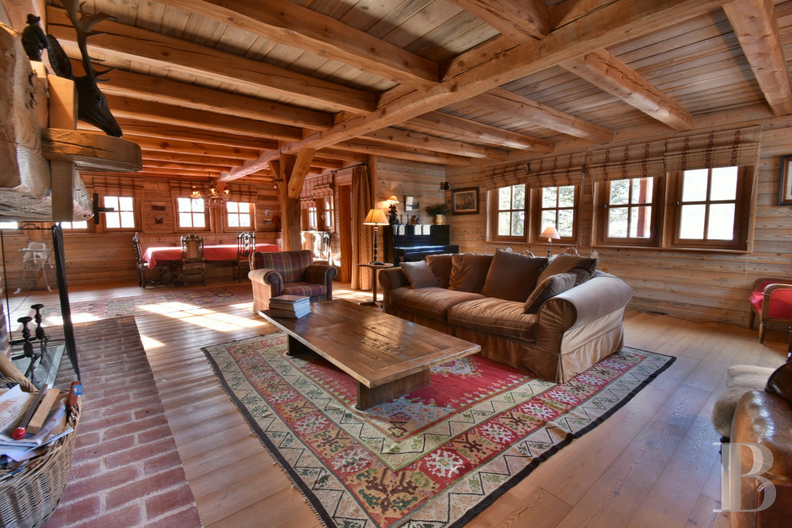 A vast chalet built to the highest standards by the «compagnons du devoir» near Monêtier-les-Bains in the Hautes-Alpes department - photo  n°6