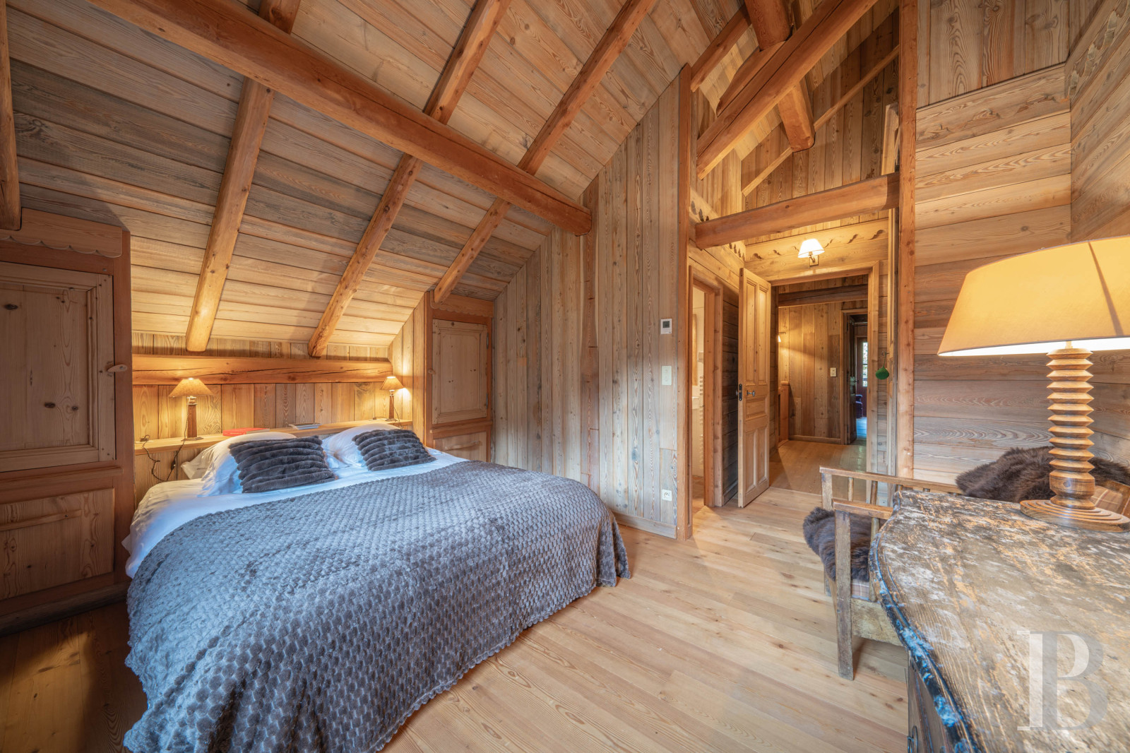 A vast chalet built to the highest standards by the «compagnons du devoir» near Monêtier-les-Bains in the Hautes-Alpes department - photo  n°22