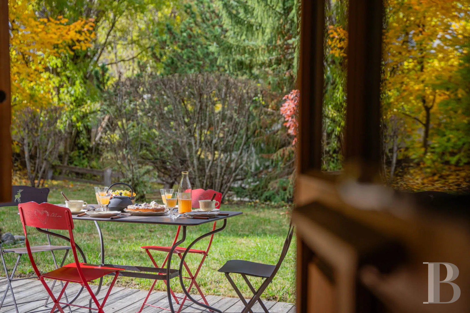 A vast chalet built to the highest standards by the «compagnons du devoir» near Monêtier-les-Bains in the Hautes-Alpes department - photo  n°11