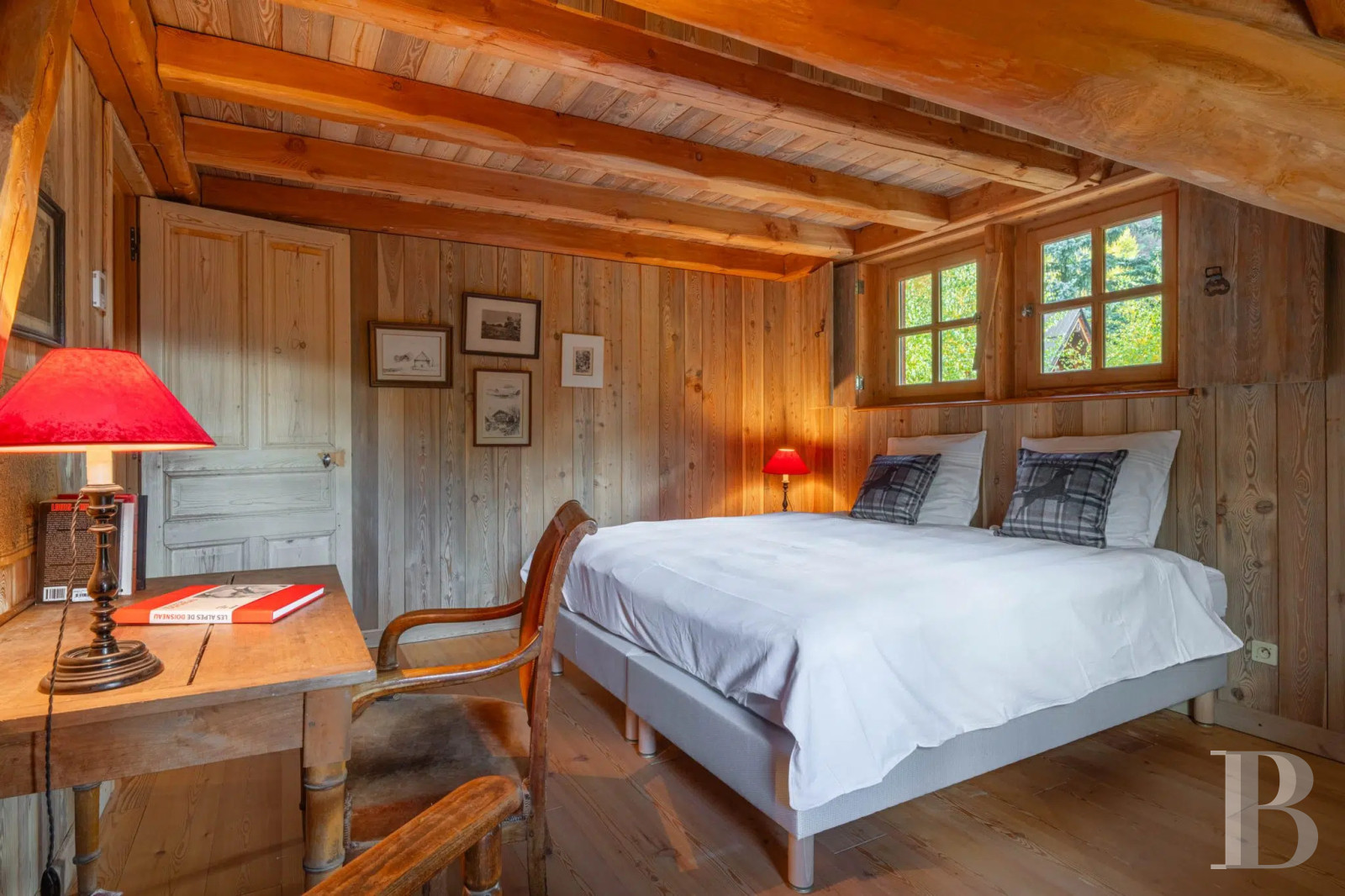 A vast chalet built to the highest standards by the «compagnons du devoir» near Monêtier-les-Bains in the Hautes-Alpes department - photo  n°19