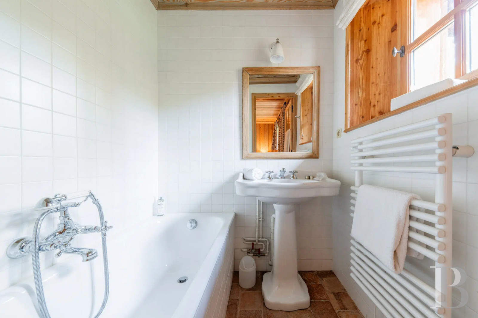 A vast chalet built to the highest standards by the «compagnons du devoir» near Monêtier-les-Bains in the Hautes-Alpes department - photo  n°20