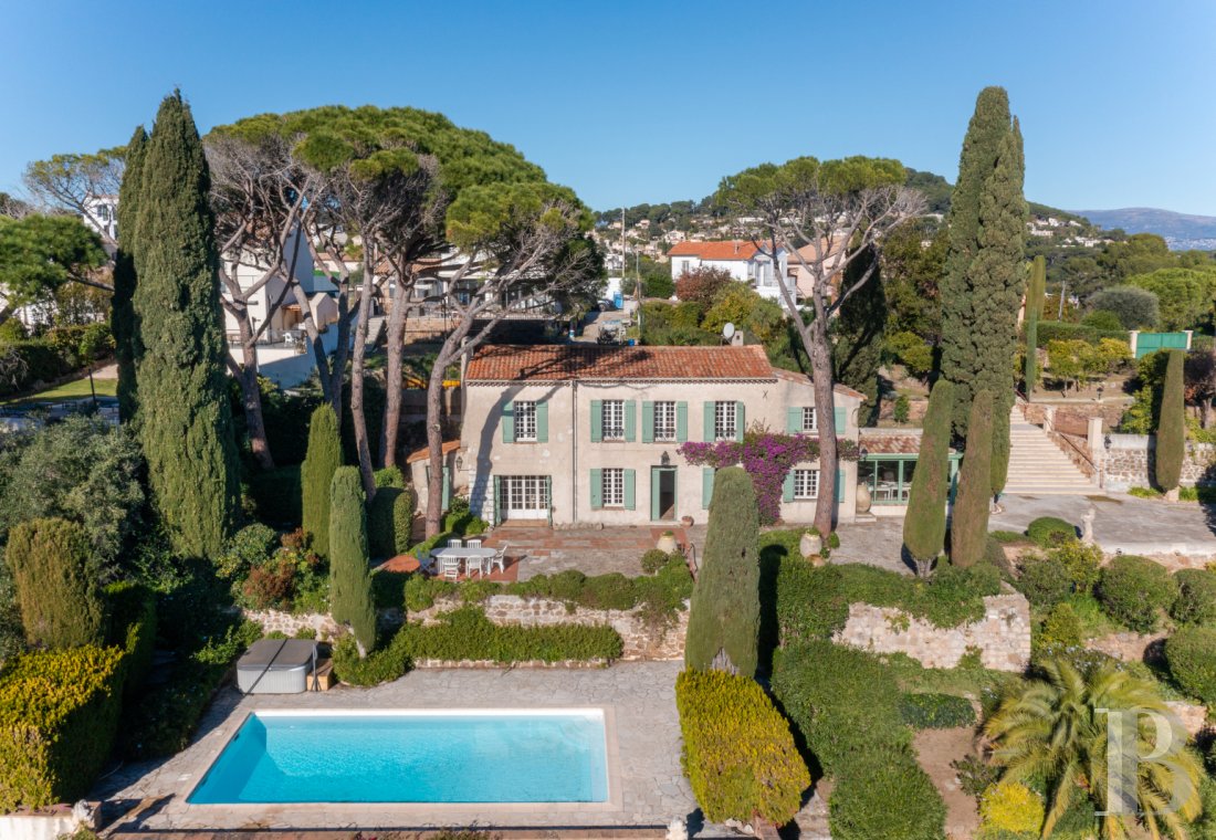 character properties France provence cote dazur   - 1