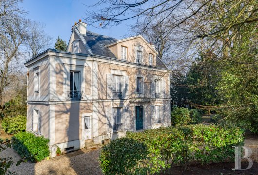 ile-de-france - Une maison bourgeoise de ville, de la fin du 18e s., 
 son pavillon et son jardin, à 30 min de Paris
