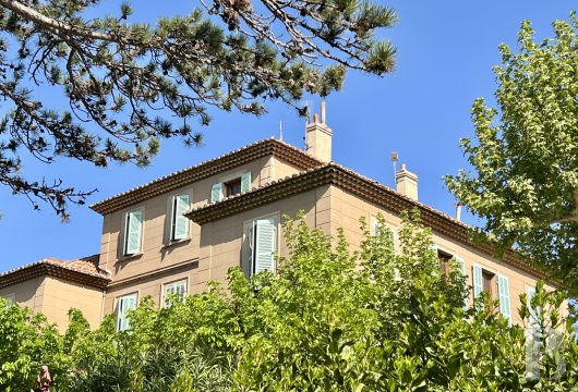 paca - À 15 min de Cassis, dans la campagne marseillaise, une bastide du 19e s., son parc avec piscine et ses logements indépendants