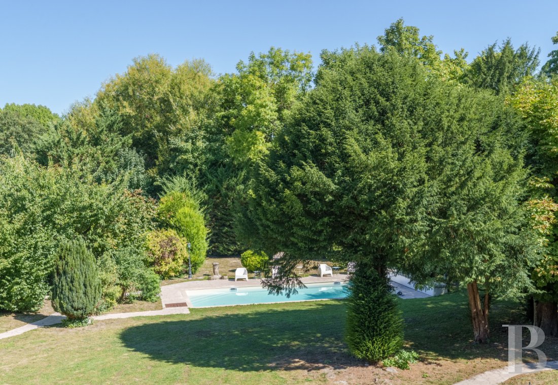 character properties France lorraine   - 12