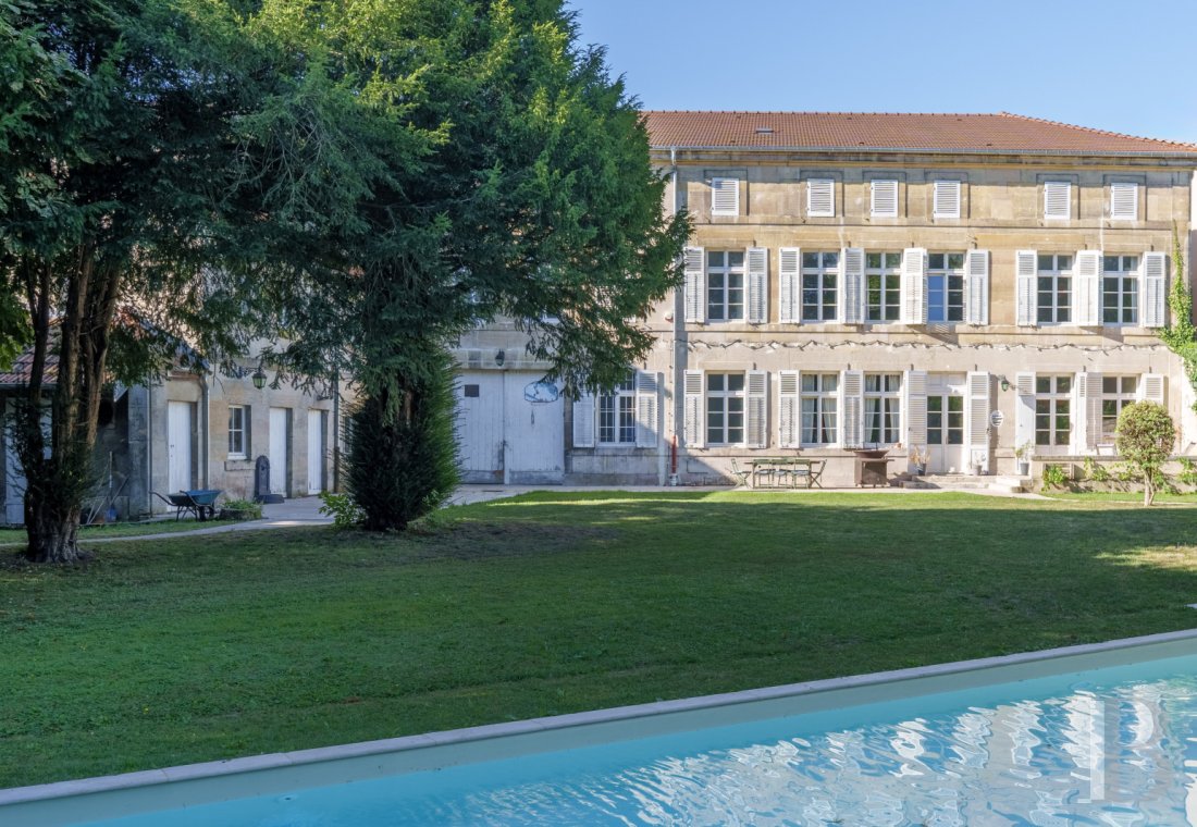 character properties France lorraine   - 1