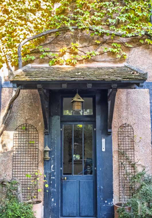 Dans les Yvelines, à Croissy-sur-Seine, une villa anglo-normande du 19e siècle en bordure du fleuve - photo  n°2