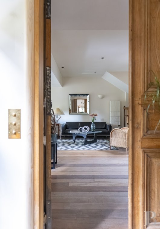 Dans les Yvelines, à Croissy-sur-Seine, une villa anglo-normande du 19e siècle en bordure du fleuve - photo  n°7