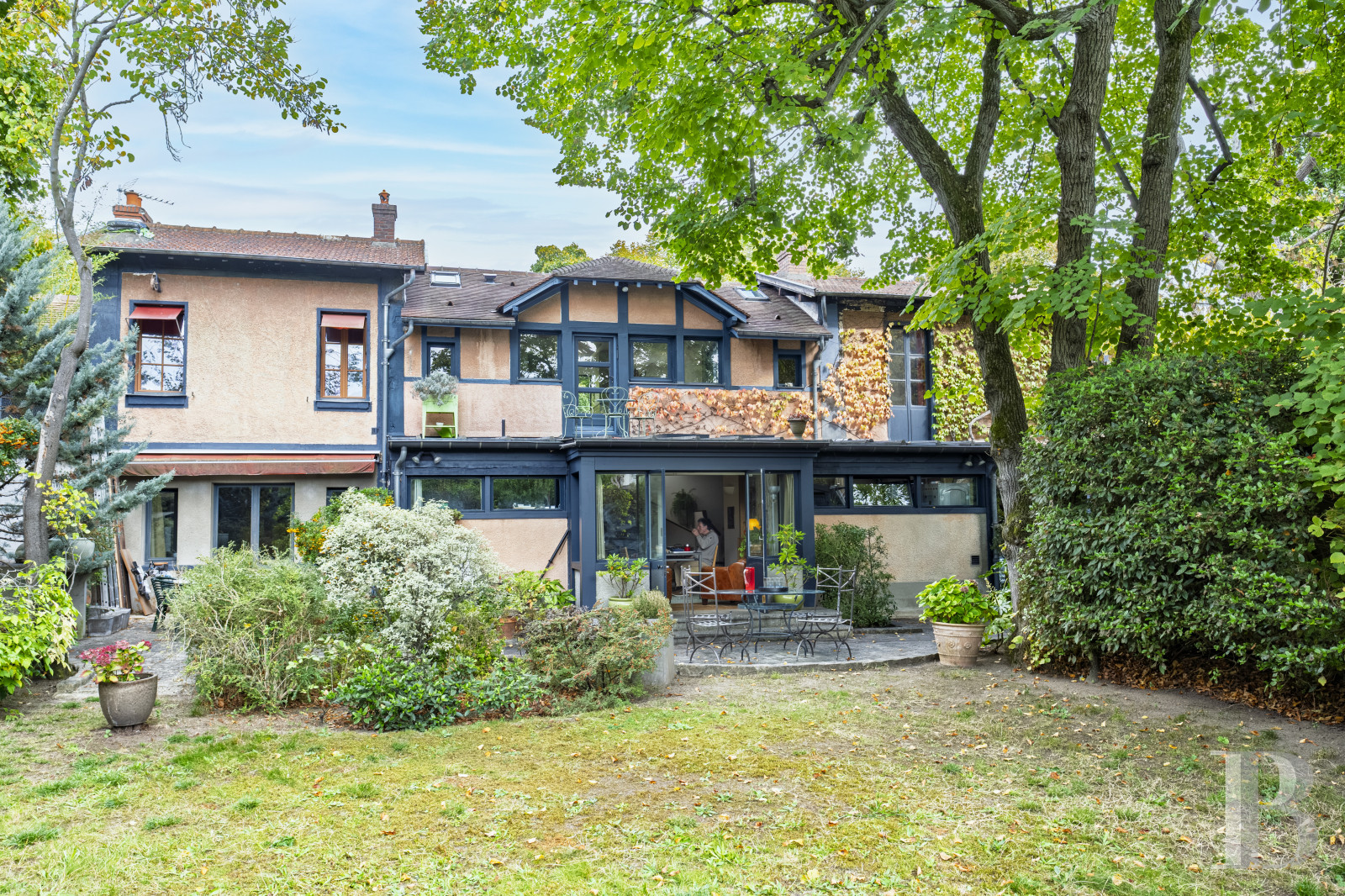 Dans les Yvelines, à Croissy-sur-Seine, une villa anglo-normande du 19e siècle en bordure du fleuve - photo  n°4