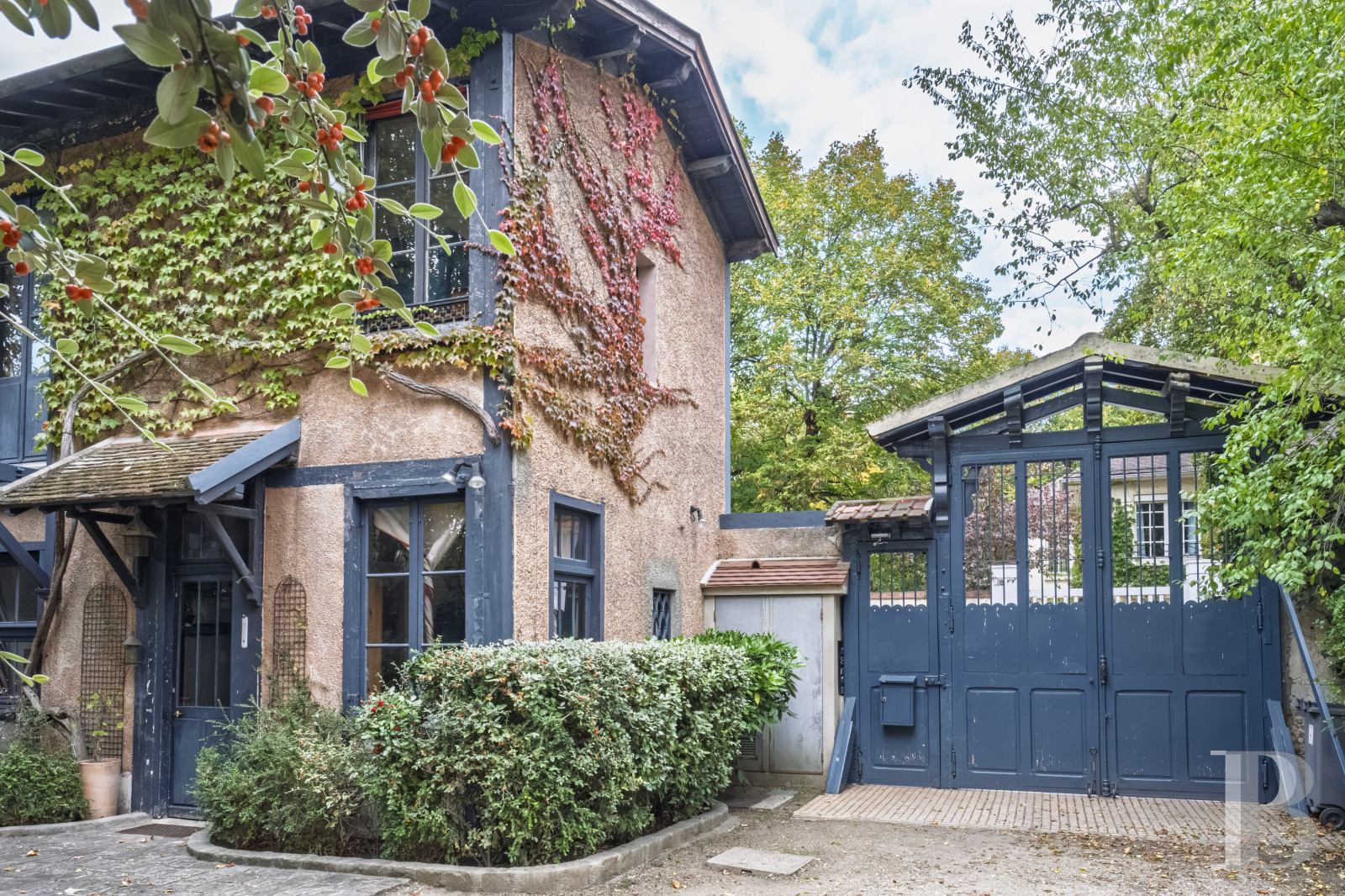 Dans les Yvelines, à Croissy-sur-Seine, une villa anglo-normande du 19e siècle en bordure du fleuve - photo  n°31