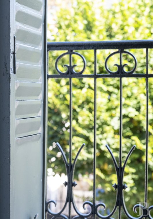 Houses for sale - paris - A fully renovated, 263-m² bourgeois style house surrounded by a garden, in Saint Maurice, 10 minutes from Paris