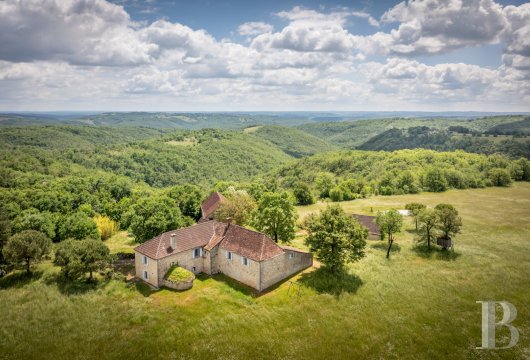 midi-pyrenees - A restored former farmhouse in the Quercy area, near Cahors, with a guests’ house, barn, swimming pool and 9 hectares of grounds
